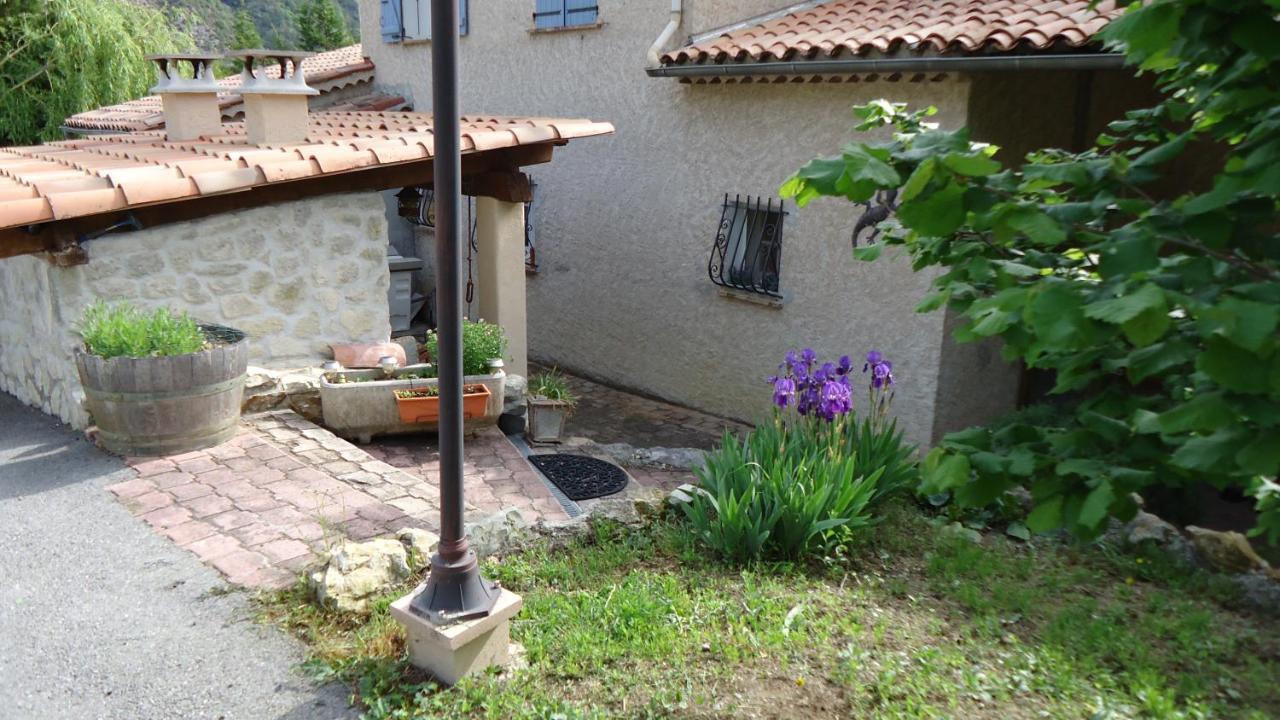 Joelle Et Daniel Bed and Breakfast Entrevaux Buitenkant foto