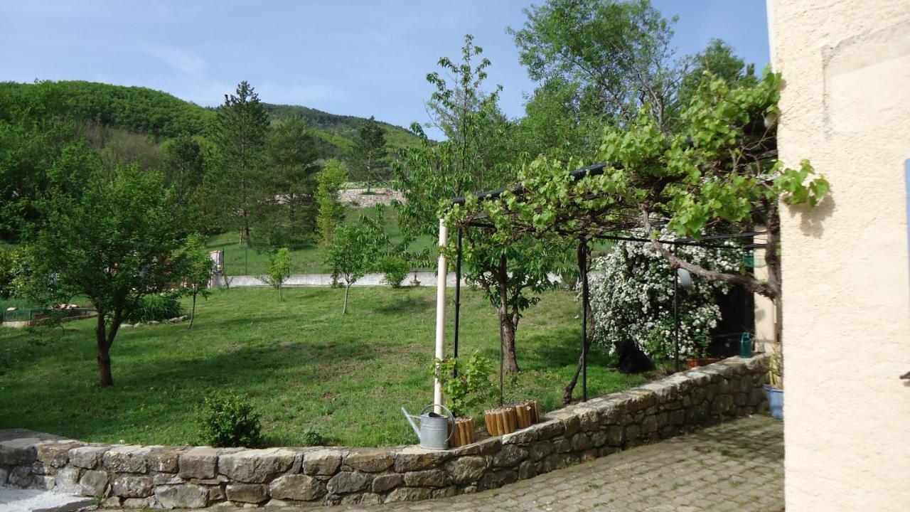Joelle Et Daniel Bed and Breakfast Entrevaux Buitenkant foto